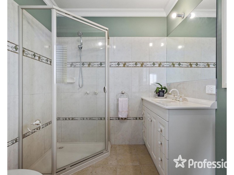 6 Kylie Close, Mooroolbark VIC 3138