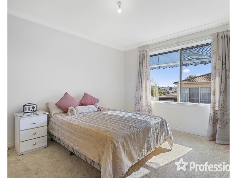 6 Kylie Close, Mooroolbark VIC 3138