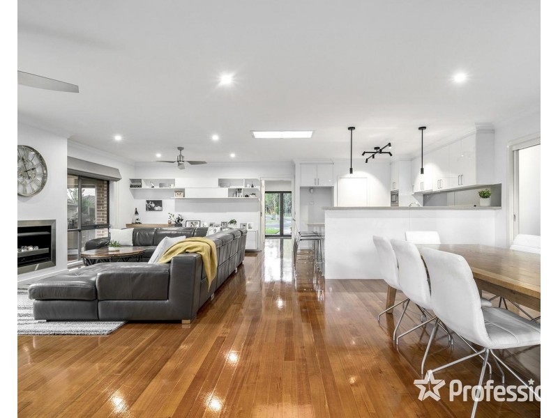 3 Tiverton Circuit, Mooroolbark VIC 3138