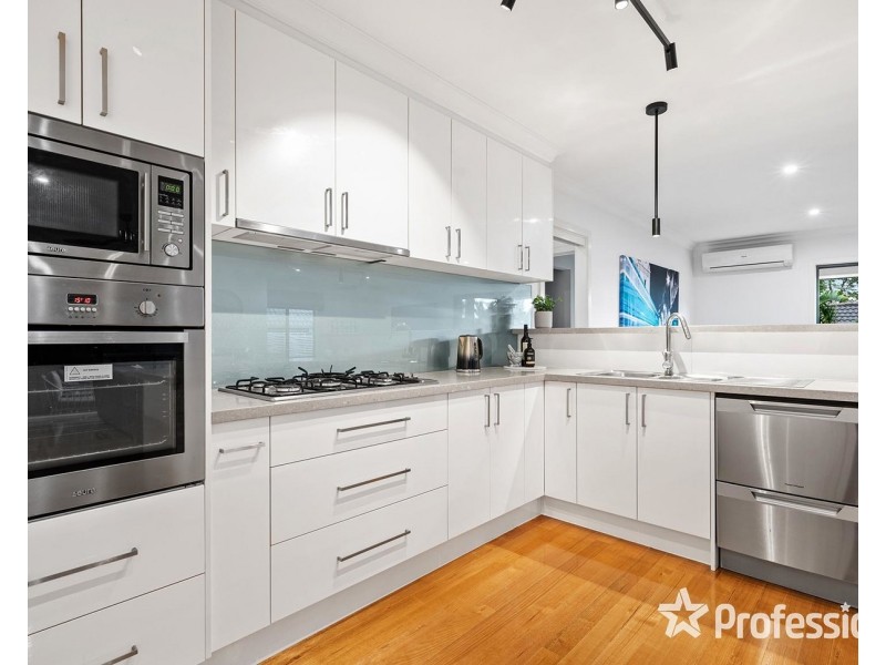 3 Tiverton Circuit, Mooroolbark VIC 3138
