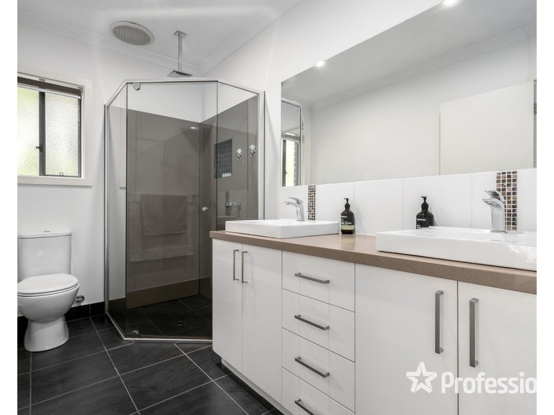 3 Tiverton Circuit, Mooroolbark VIC 3138