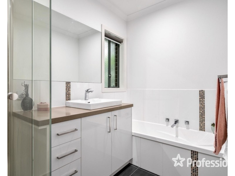 3 Tiverton Circuit, Mooroolbark VIC 3138