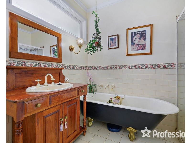 28 Glen Dhu Road, Kilsyth VIC 3137