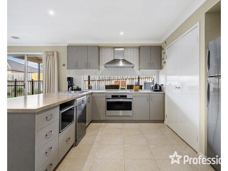 35 Pacific Drive, Mooroolbark VIC 3138
