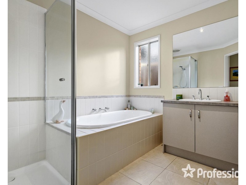 35 Pacific Drive, Mooroolbark VIC 3138