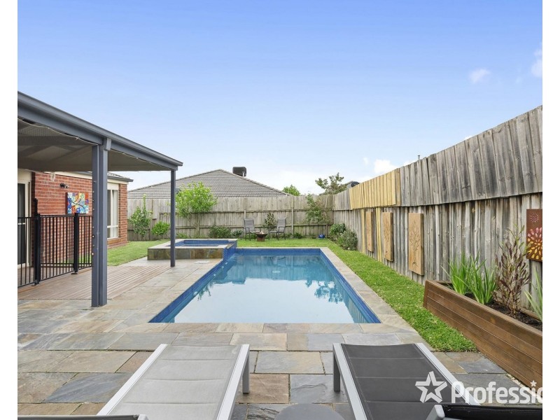 35 Pacific Drive, Mooroolbark VIC 3138