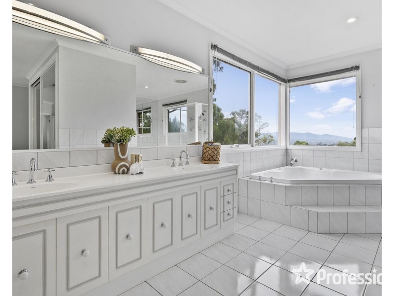 73 Partridge Way, Mooroolbark VIC 3138