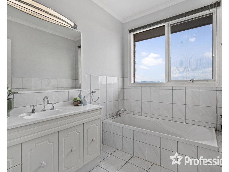 73 Partridge Way, Mooroolbark VIC 3138