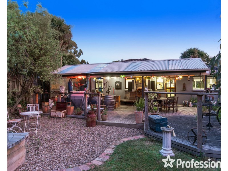 24 Croydondale Drive, Mooroolbark VIC 3138