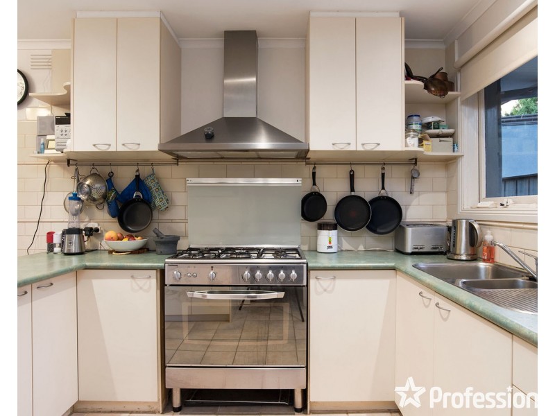 24 Croydondale Drive, Mooroolbark VIC 3138