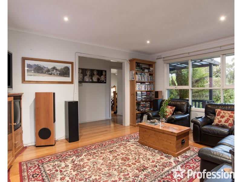 24 Croydondale Drive, Mooroolbark VIC 3138