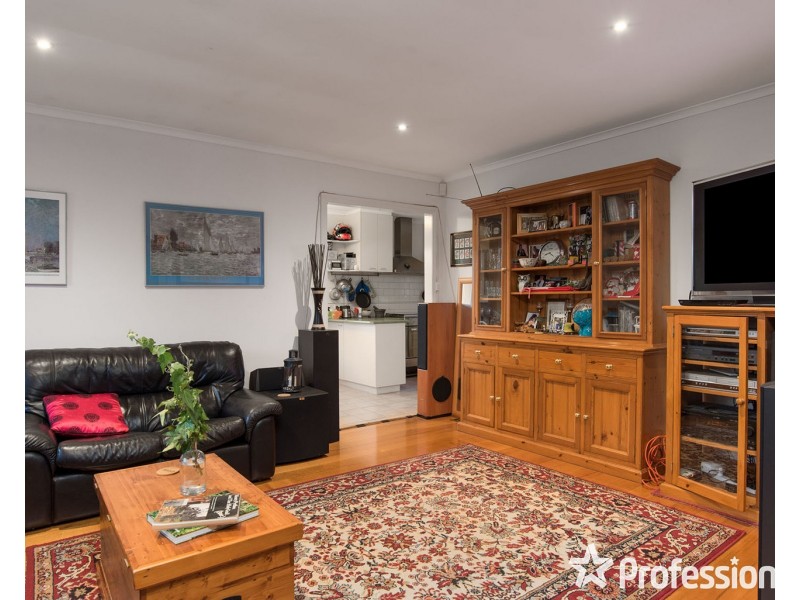 24 Croydondale Drive, Mooroolbark VIC 3138