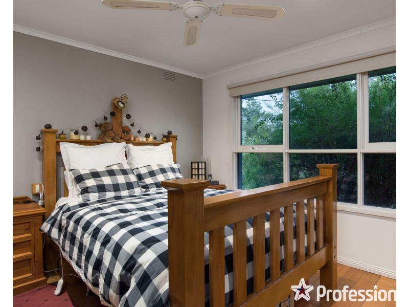 24 Croydondale Drive, Mooroolbark VIC 3138