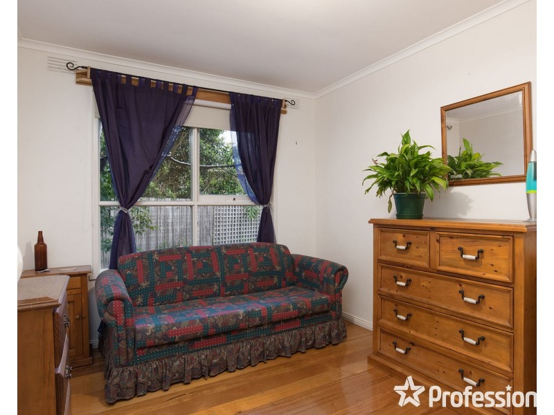 24 Croydondale Drive, Mooroolbark VIC 3138