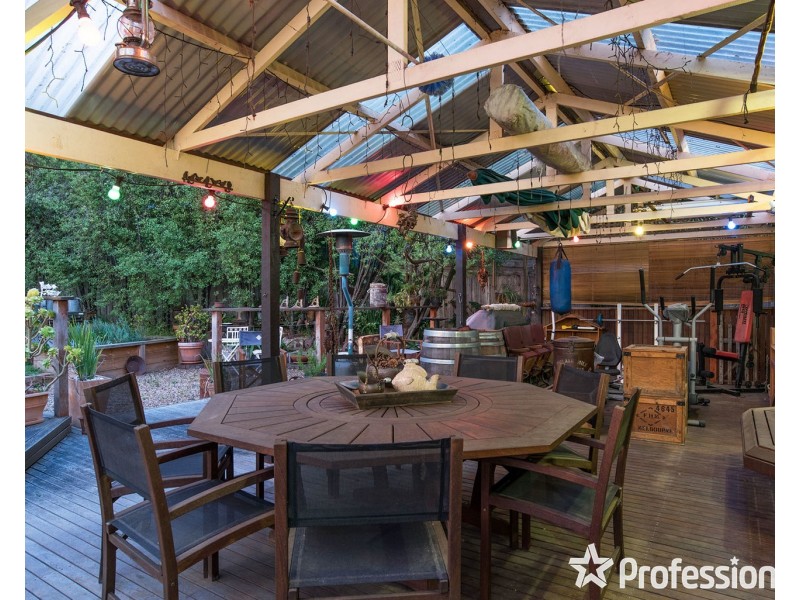 24 Croydondale Drive, Mooroolbark VIC 3138