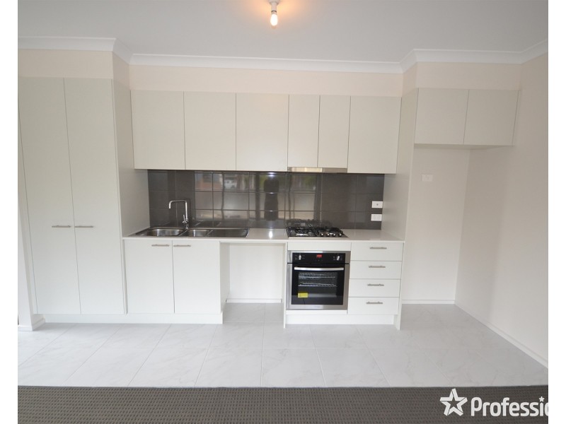 2 Lithgow Way, Mooroolbark VIC 3138