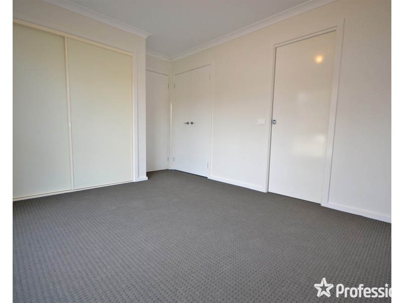 2 Lithgow Way, Mooroolbark VIC 3138