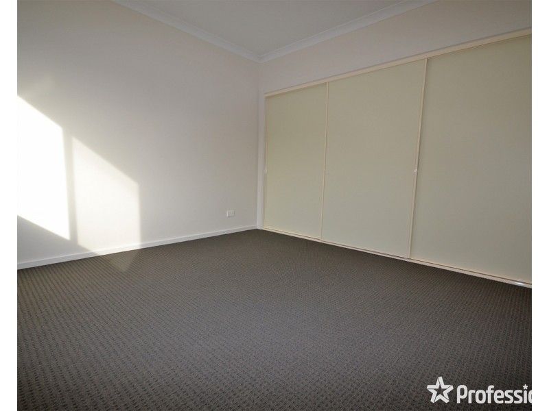 2 Lithgow Way, Mooroolbark VIC 3138