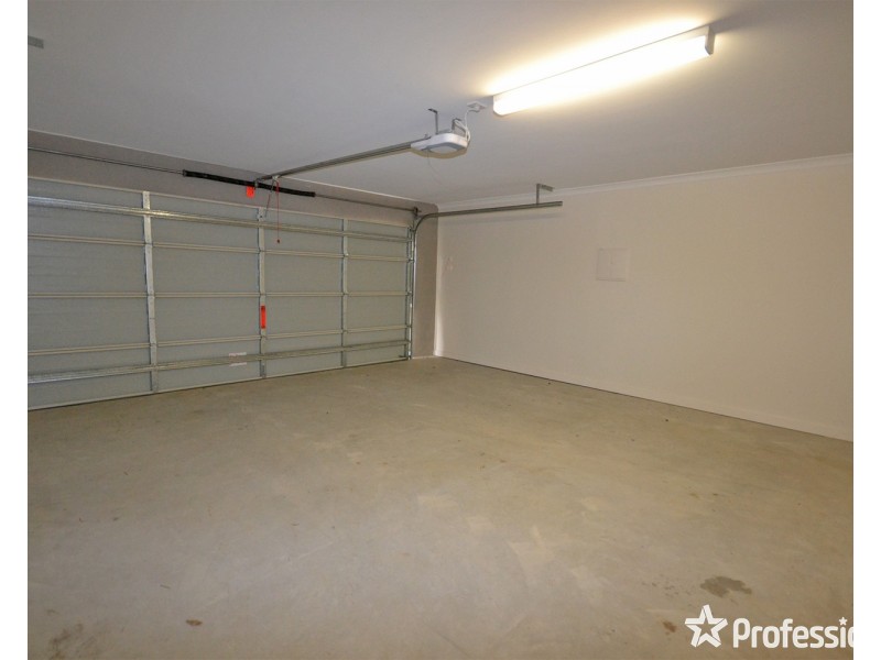 2 Lithgow Way, Mooroolbark VIC 3138