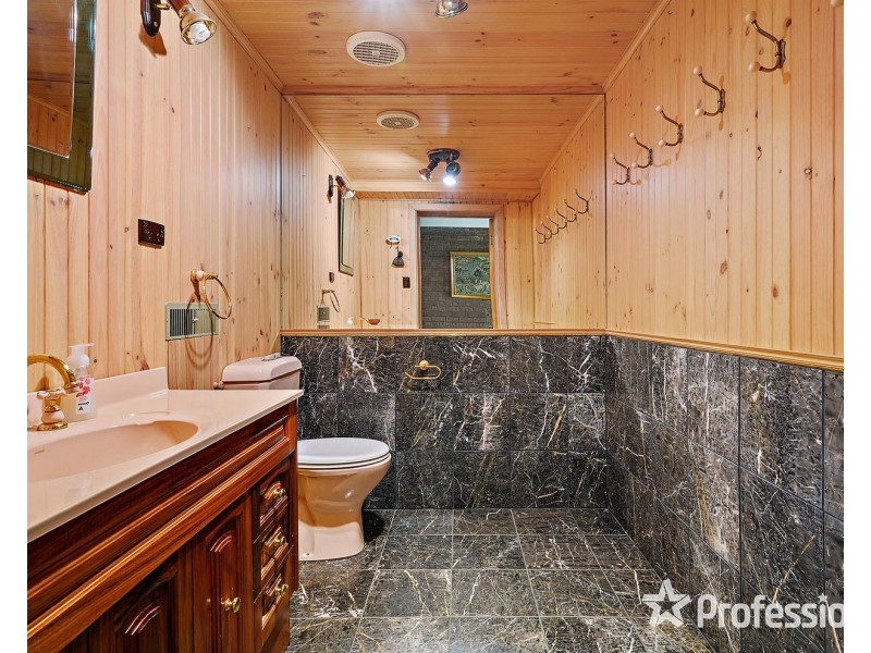 2 Menzies Crescent, Ringwood North VIC 3134