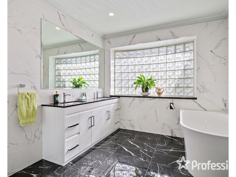 2 Menzies Crescent, Ringwood North VIC 3134