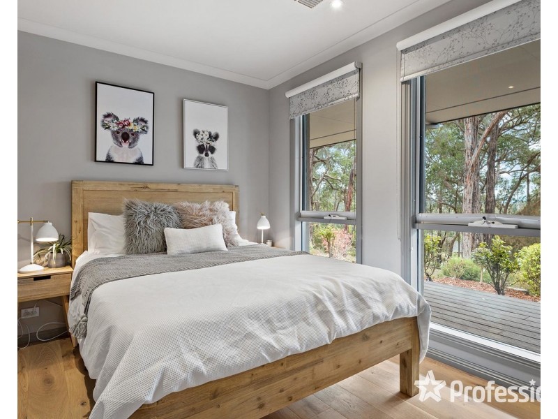 15 Harrison Road, Montrose VIC 3765