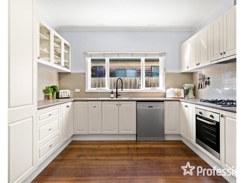 4 Tennyson Avenue, Kilsyth VIC 3137