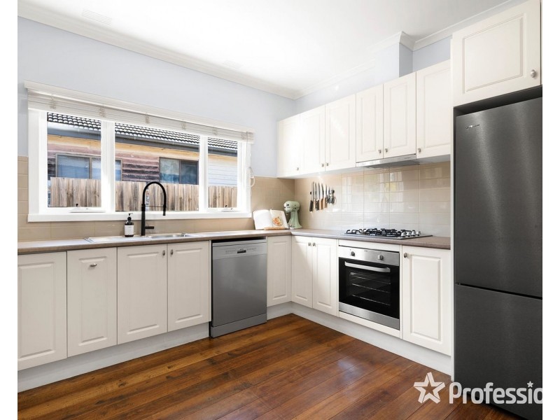 4 Tennyson Avenue, Kilsyth VIC 3137