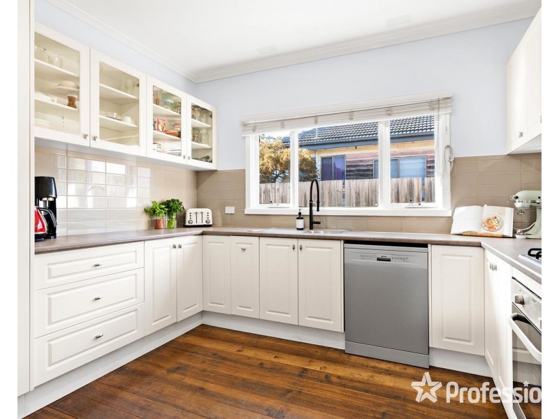 4 Tennyson Avenue, Kilsyth VIC 3137