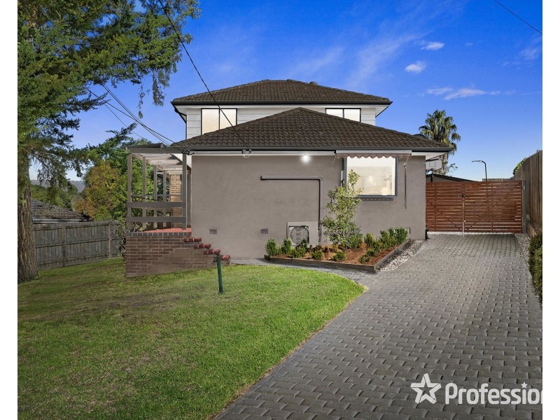 52 Ross Pincott Drive, Mooroolbark VIC 3138