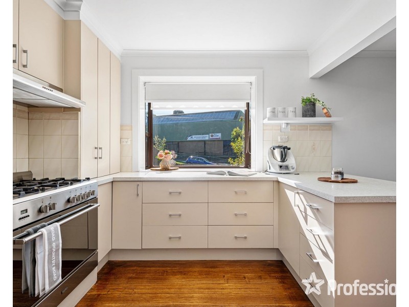 52 Ross Pincott Drive, Mooroolbark VIC 3138