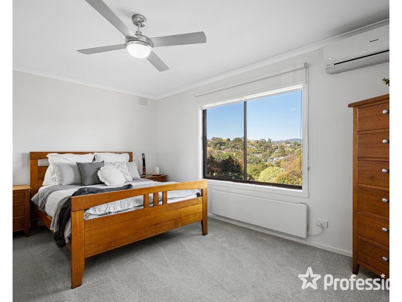 52 Ross Pincott Drive, Mooroolbark VIC 3138