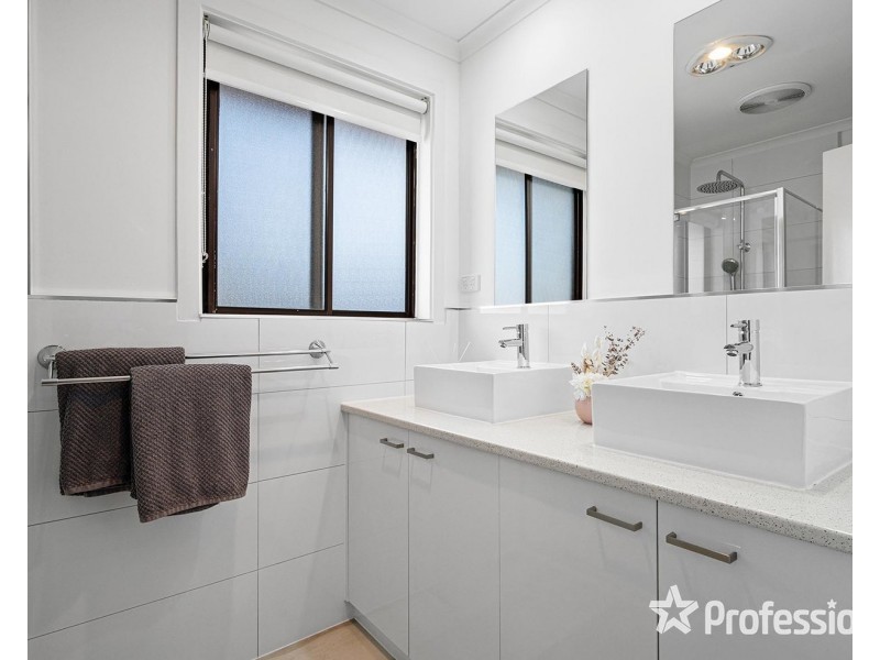 52 Ross Pincott Drive, Mooroolbark VIC 3138