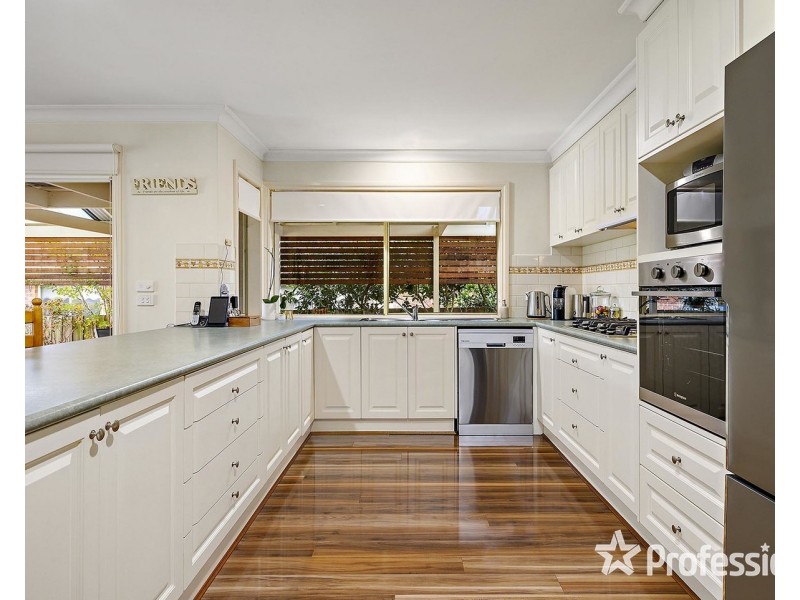 13 Clinton Lane, Chirnside Park VIC 3116