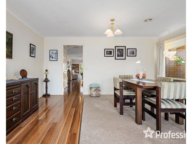 13 Clinton Lane, Chirnside Park VIC 3116