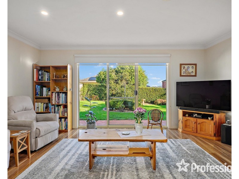 13 Clinton Lane, Chirnside Park VIC 3116