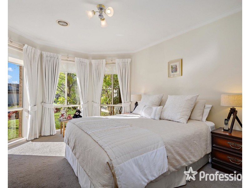 13 Clinton Lane, Chirnside Park VIC 3116
