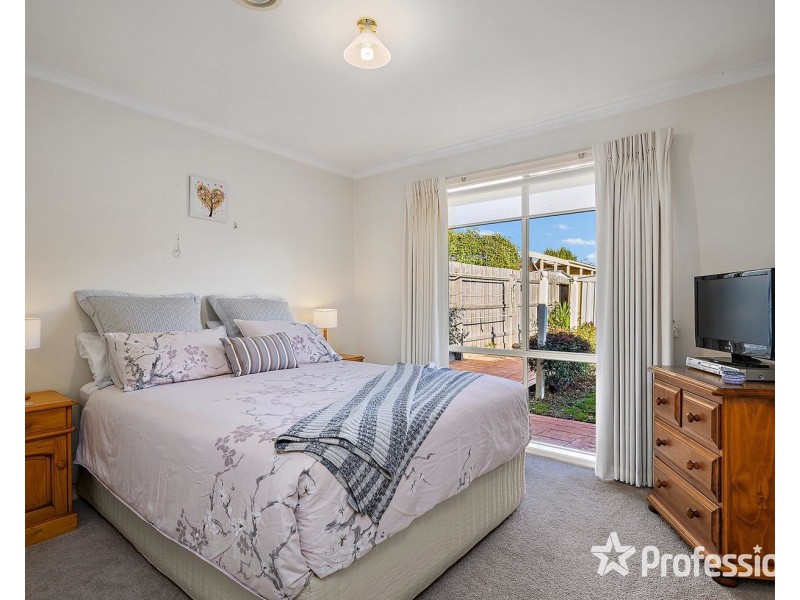 13 Clinton Lane, Chirnside Park VIC 3116