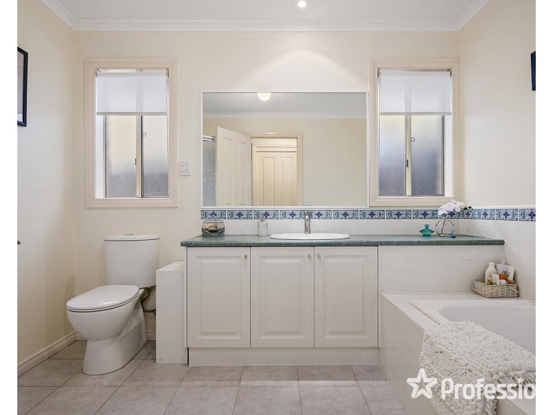 13 Clinton Lane, Chirnside Park VIC 3116