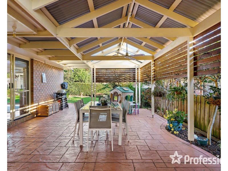 13 Clinton Lane, Chirnside Park VIC 3116
