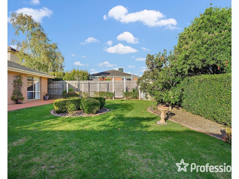 13 Clinton Lane, Chirnside Park VIC 3116