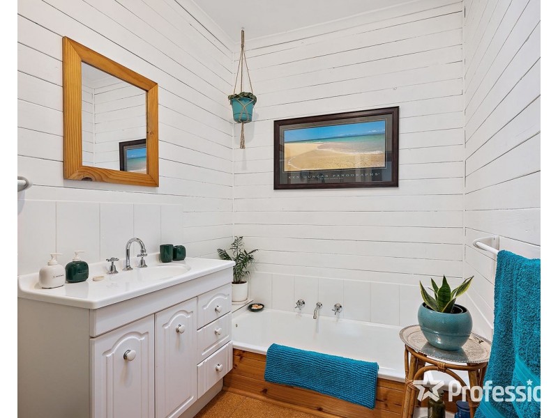 35 Binbrook Drive, Croydon VIC 3136