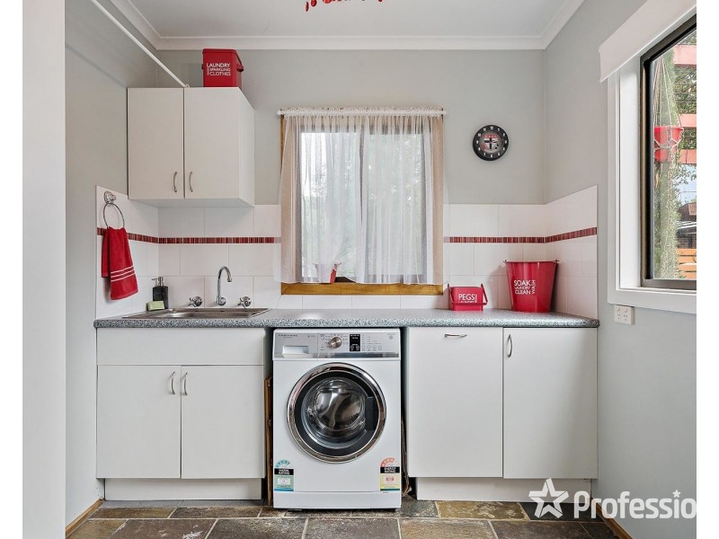 35 Binbrook Drive, Croydon VIC 3136