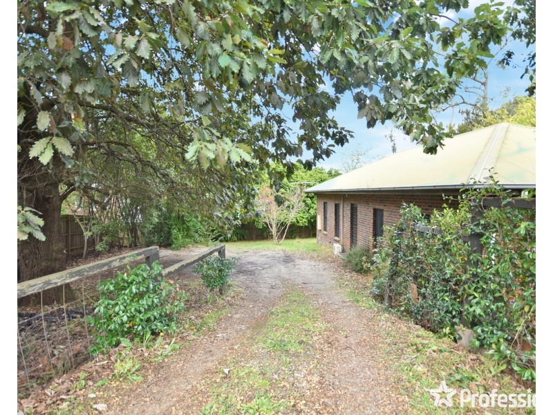 10 Acorn Grove, Mooroolbark VIC 3138