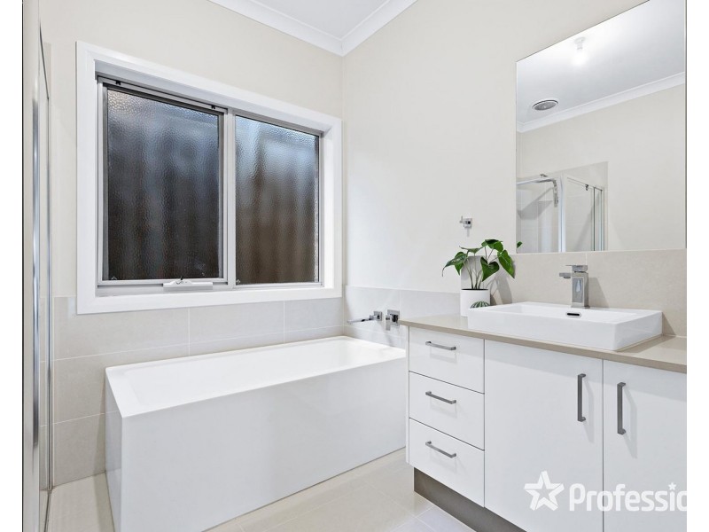 77a Mount View Parade, Croydon VIC 3136