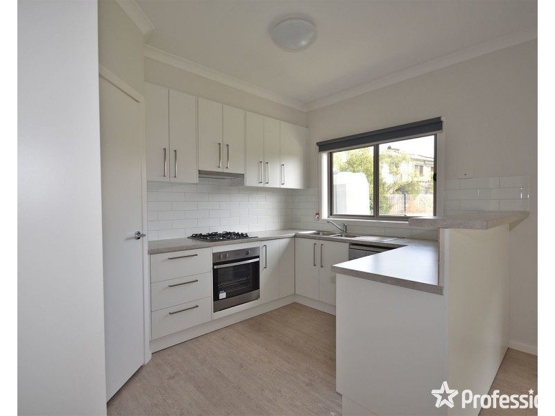 4 Reska Place, Mooroolbark VIC 3138