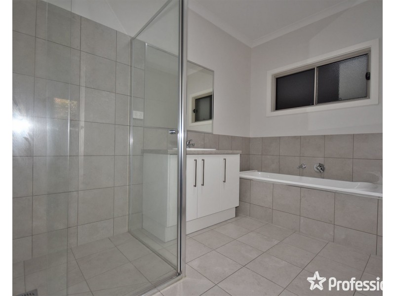 4 Reska Place, Mooroolbark VIC 3138