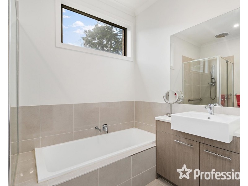 1 Skye Close, Kilsyth VIC 3137