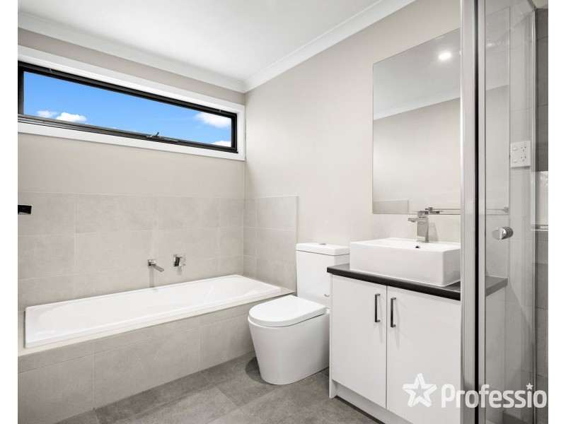 1 Brennan Close, Mooroolbark VIC 3138