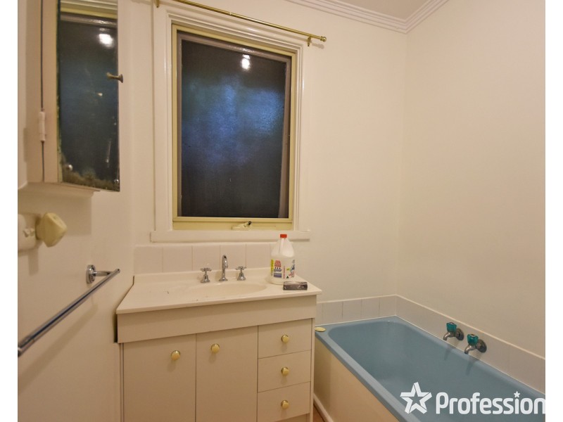 1/3 Wickham Road, Croydon VIC 3136
